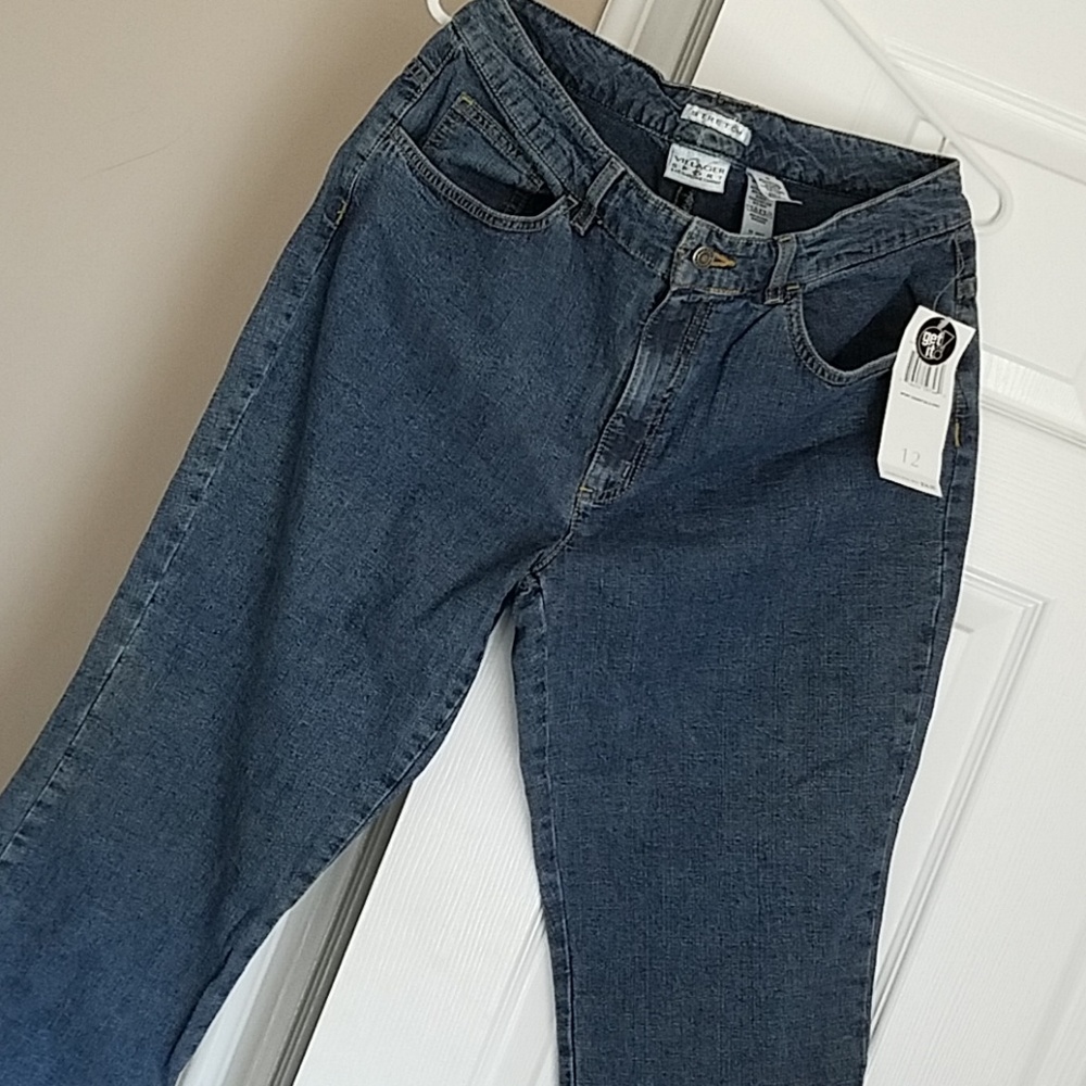 Liz Claiborne Ladies Denim Capries